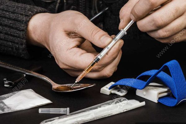 身患疾病靠吸毒止痛！吸毒會(huì)有什么危害？(2)