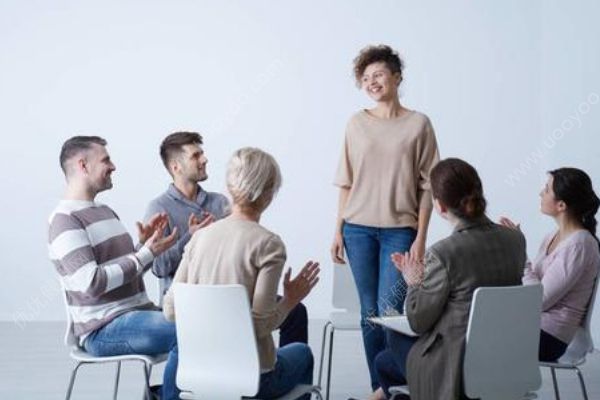怎么樣才能化解社交尷尬？社交焦慮應(yīng)該怎么辦？(2)
