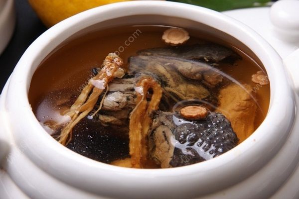 子宮肌瘤能吃烏雞湯嗎？適當(dāng)喝烏雞湯有助于康復(fù)(2)