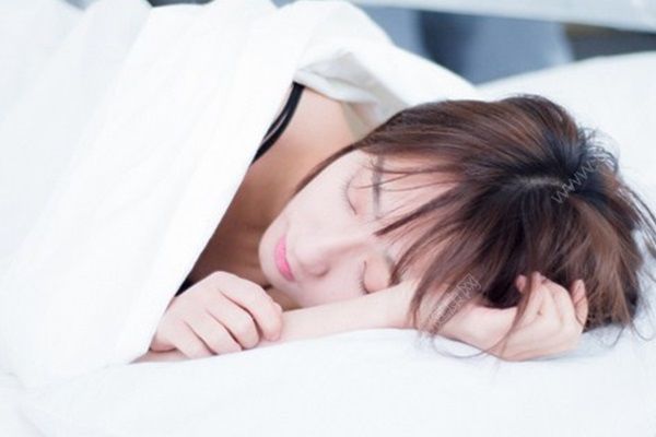 孕早期女性私處痙攣有什么危害？宮縮頻繁可能導(dǎo)致流產(chǎn)(2)