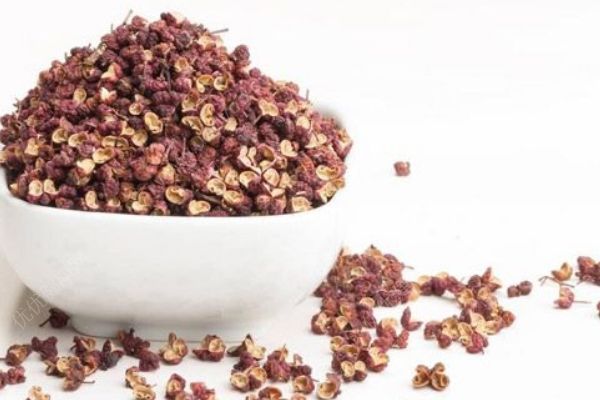 泡腳的時(shí)候撒點(diǎn)這個(gè)能排濕氣！泡腳應(yīng)該注意的事項(xiàng)有哪些？(2)