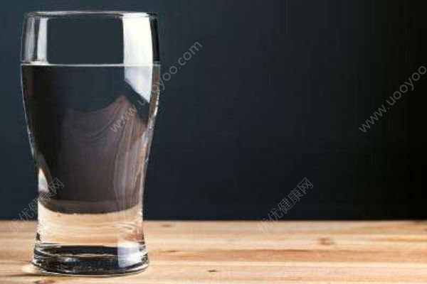 水喝多了腎臟會(huì)有負(fù)擔(dān)嗎？為什么會(huì)出現(xiàn)水中毒現(xiàn)象？(2)