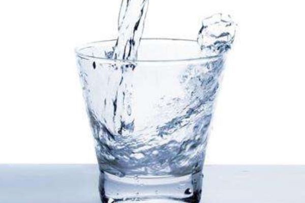 水喝多了腎臟會(huì)有負(fù)擔(dān)嗎？為什么會(huì)出現(xiàn)水中毒現(xiàn)象？(3)