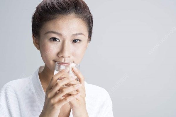喝水是最簡單的養(yǎng)生法，正確喝水讓你遠離疾??！(1)