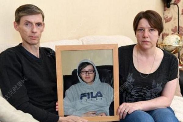 17歲少年患便秘意外死亡_便秘的危害有哪些怎么預防？(1)