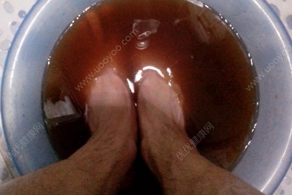 睡前泡腳真的有助睡眠嗎？正確泡腳很重要(3)