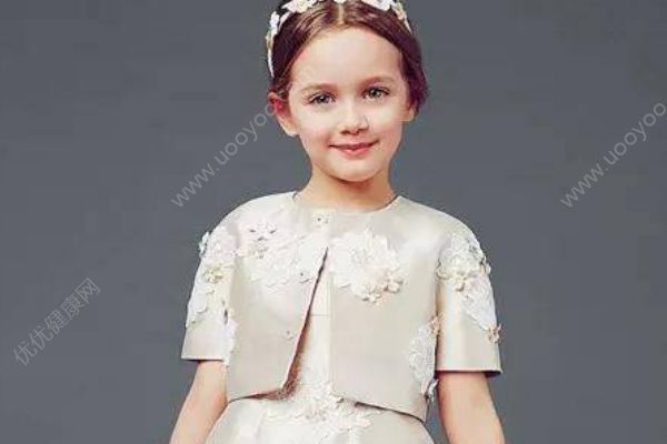 一件新衣服讓孩子得肺炎！過年給寶寶買新衣服注意！(1)