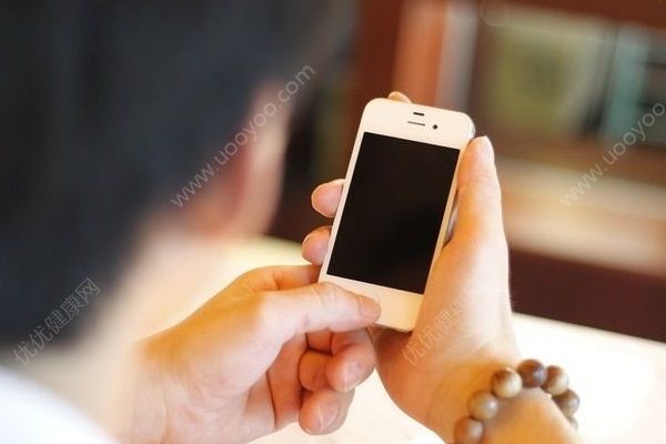 常玩手機(jī)對(duì)頸椎有什么影響？玩手機(jī)對(duì)頸椎的危害有哪些？(2)