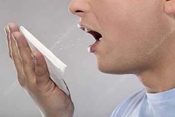 喉嚨里的痰到底是咳出來還是吞下去？咳嗽有痰該怎么辦？(1)
