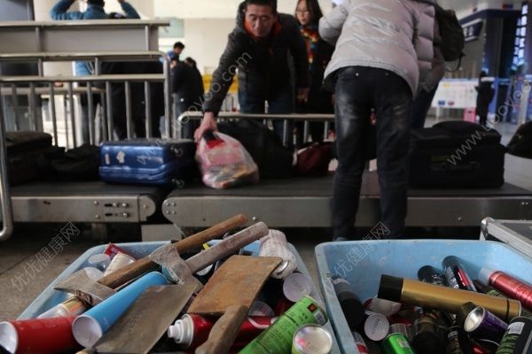 老太襠部藏火柴企圖登機被查，哪些物品不能帶上飛機？(3)