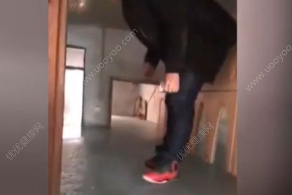 東北一家人出門忘關(guān)水！忘關(guān)水會是怎么樣的？(2)