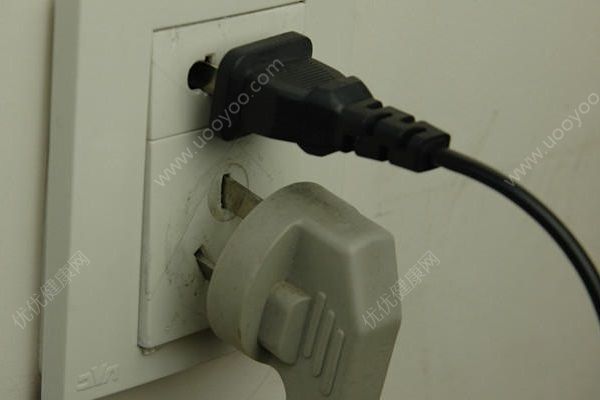交警雨中托舉電纜，雨中托舉電纜有哪些風(fēng)險(xiǎn)？(3)