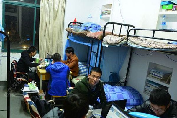 湖南大學(xué)一學(xué)生在寢室死亡，警方正調(diào)查死因(2)