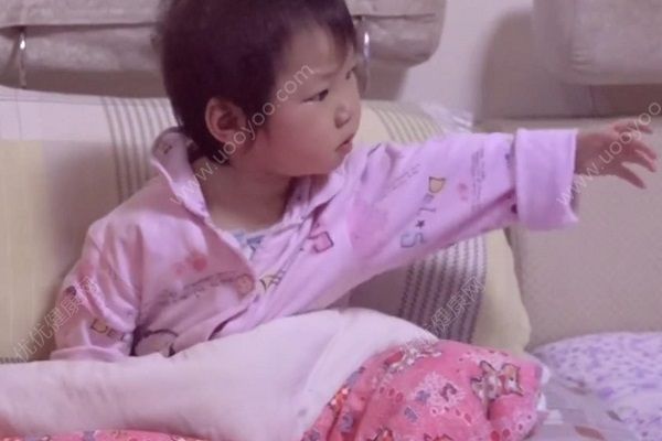 4歲偏癱女孩挺過4次開胸手術，與先天心臟病有關(1)