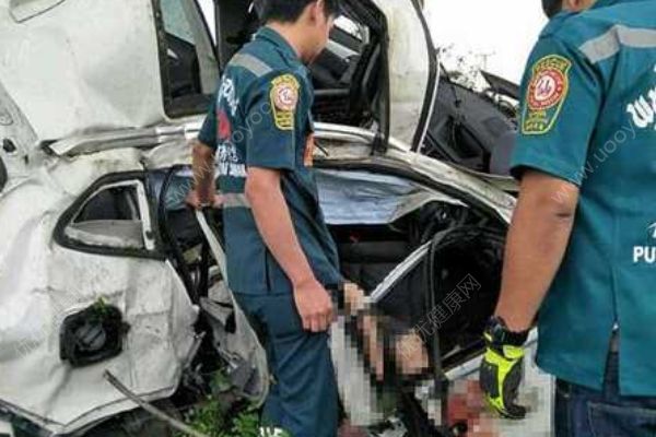 泰國妙齡女明星開寶馬撞樹，被夾車中香消玉殞(4)