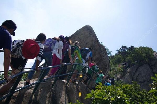 華山索道遇強(qiáng)風(fēng)短時(shí)停運(yùn)，160名滯留游客全部安全下山(3)