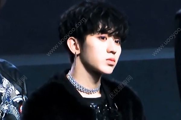 蔡徐坤染黑發(fā)當(dāng)福利！黑發(fā)少年上演致命誘惑！(2)