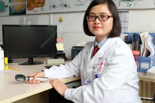 女醫(yī)生徒手接住墜樓男童，自己拇指骨裂右手腫脹(2)