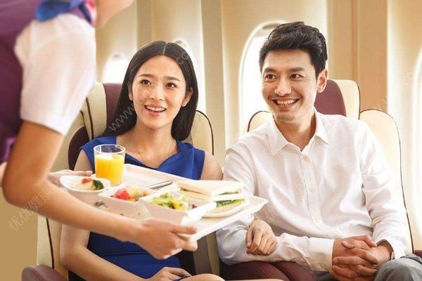男子飛機餐吃出鐵環(huán)，海航賠200元飛機模型，吃飛機餐注意事項(3)