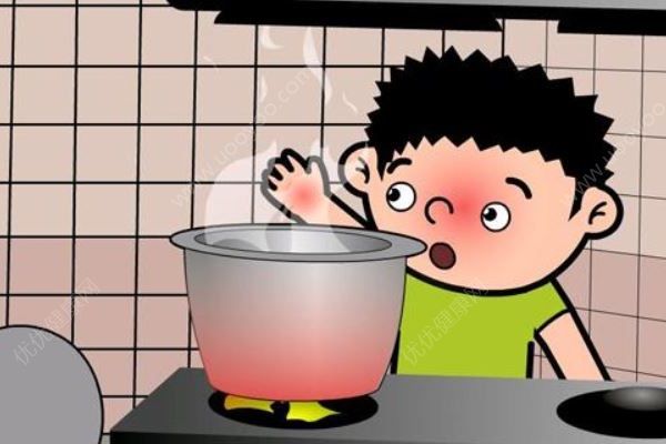 5歲男童掉進(jìn)滾燙熱水溝，被燙傷如何緊急處理(2)