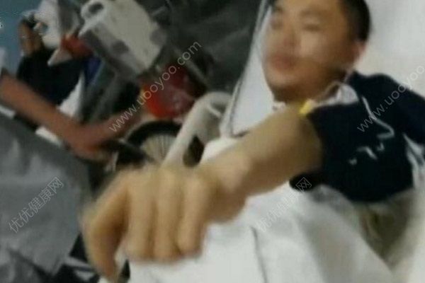 14歲少年左肢無力突發(fā)腦梗，醫(yī)生說因長期喝飲料(1)