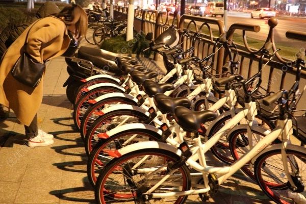 女孩深夜騎共享單車40公里，中途因害怕報警(2)