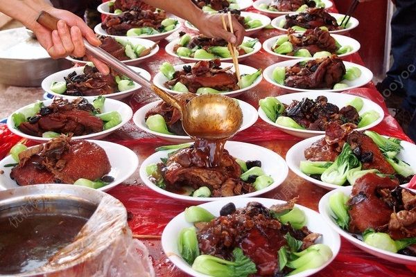 重慶村民家中辦宴席，87人疑食物中毒入院治療(3)