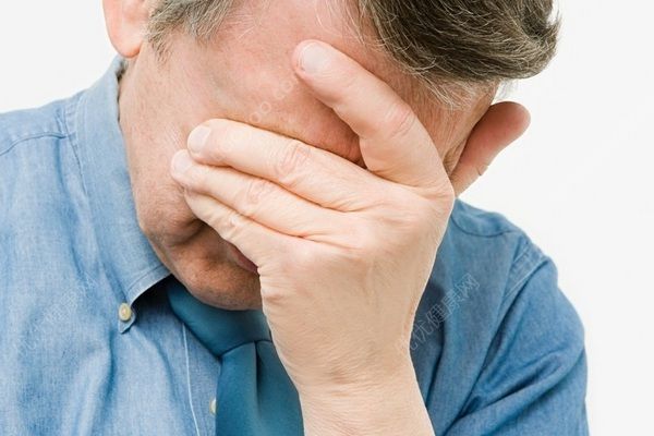 尿毒癥老人被打，僅因?yàn)槲醇皶r讓路被打(4)