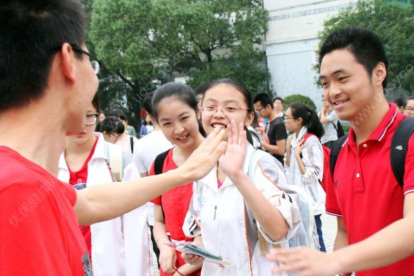 入學通知書被物業(yè)鎖4年，她以為錄取無望去念了?？?！(3)