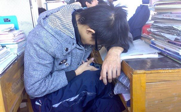 初中生愛玩手機怎么辦？怎么戒掉愛玩手機的癮？(1)