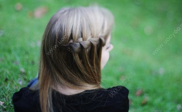 為什么男生喜歡揪女生辮子？男生揪女生頭發(fā)是什么意思？(1)