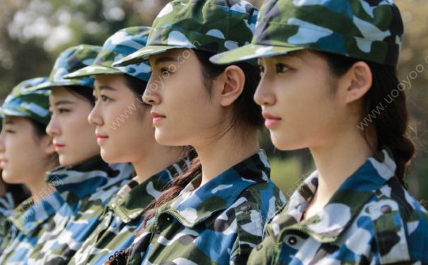 大學(xué)軍訓(xùn)會(huì)曬黑嗎？軍訓(xùn)后怎么變白？(4)