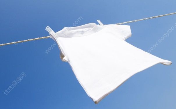 衣服上的可樂怎么洗掉？如何洗掉衣服上的可樂？(4)
