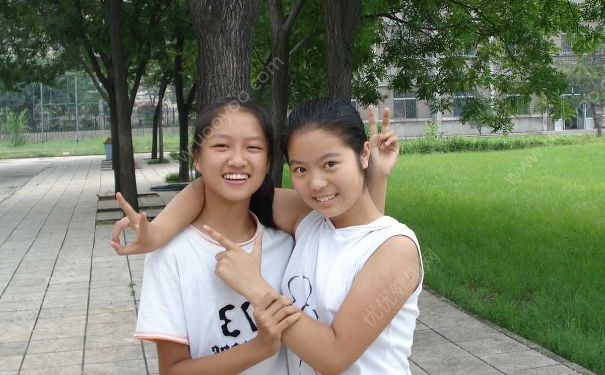 13歲來月經正常嗎？13歲的女孩子會來月經嗎？(3)