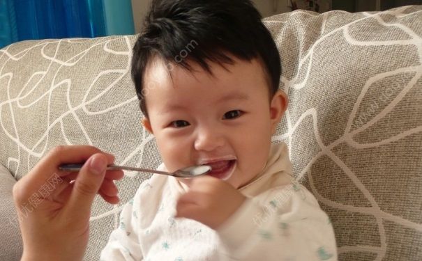 米粉可以和蛋黃一起吃么？米粉和蛋黃能拌著喂寶寶吃嗎？(4)