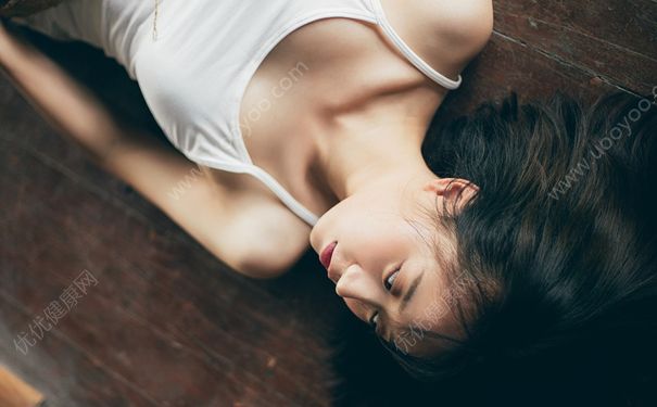 13歲女生胸部癢是怎么回事？13歲女生乳房癢怎么辦？(1)
