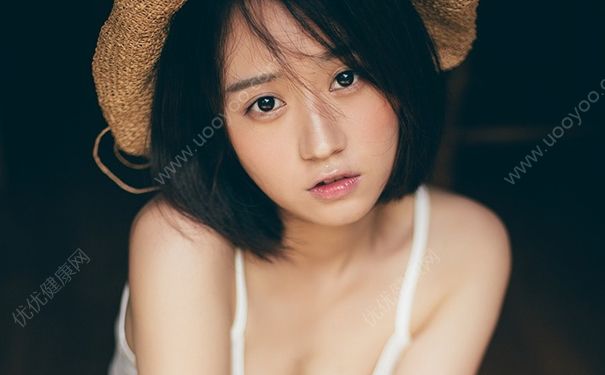 14歲女生來月經(jīng)肚子痛是怎么回事？14歲女生經(jīng)期肚子痛怎么辦？(1)