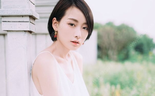 高中生平胸是怎么回事？高中女生平胸怎么辦？(2)