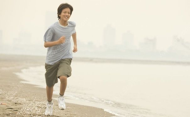 青少年打網(wǎng)球好嗎？青少年打網(wǎng)球的好處有哪些？(2)