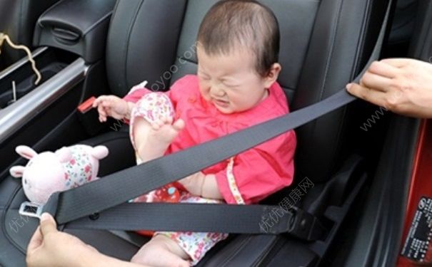 女童掉出車外遭碾 兒童坐車要注意什么？(4)