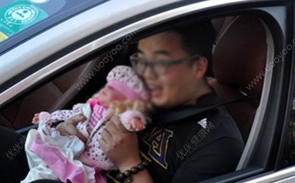 女童掉出車外遭碾 兒童坐車要注意什么？(7)