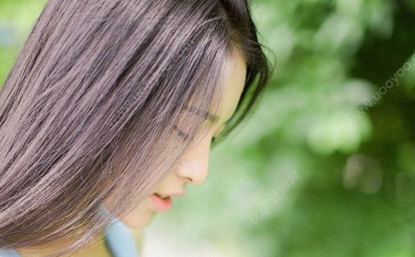 19歲女生乳房隱隱作痛怎么回事？19歲女孩乳房為什么會痛？(1)