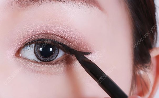 眼線怎么畫？眼線怎么畫好看？(3)