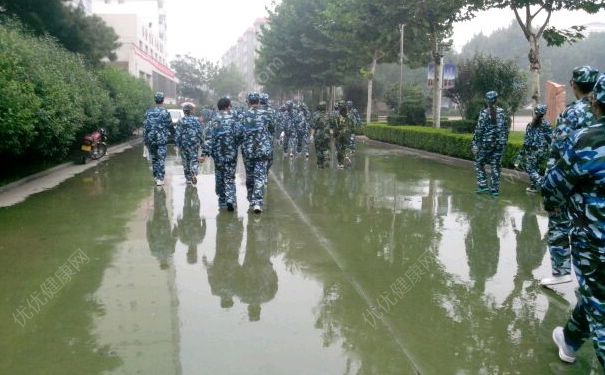 軍訓(xùn)下雨了怎么辦？軍訓(xùn)下雨還會訓(xùn)練嗎？(6)
