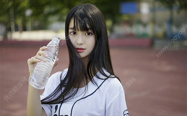 BB霜弄到白色衣服上怎么辦？白色衣服沾BB霜怎么辦？(1)