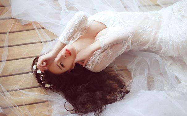 18歲女孩胸部一大一小正常嗎？18歲女生胸一大一小怎么辦？(4)