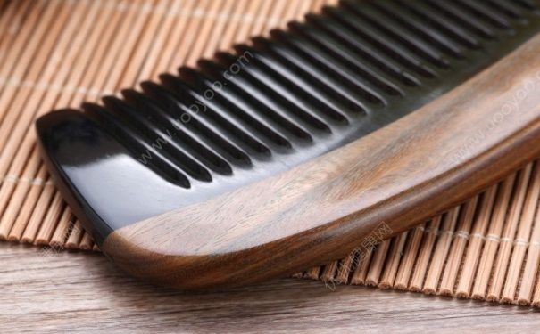 用什么梳子梳頭最好？用什么梳子對(duì)頭發(fā)最好？(1)