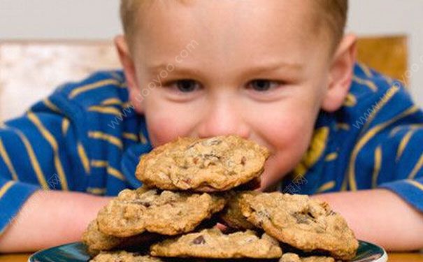孩子喜歡吃零食怎么辦？孩子吃零食不吃飯?jiān)趺崔k？(1)