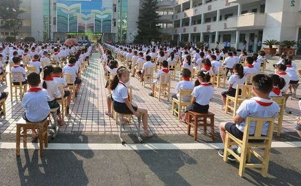 孩子不愿意去學(xué)校怎么辦？應(yīng)該怎么鼓勵孩子去學(xué)習(xí)？(4)