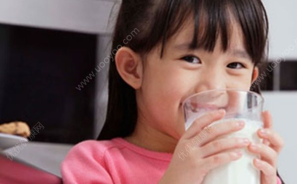 9歲女孩能和豆?jié){嗎？9歲女孩和豆?jié){好不好？(1)